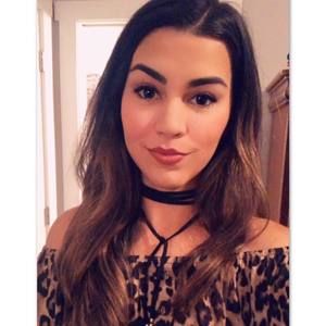 Meet your Posher, Thaís